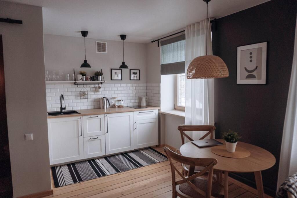 Teatra Street Apartment Балви Екстериор снимка